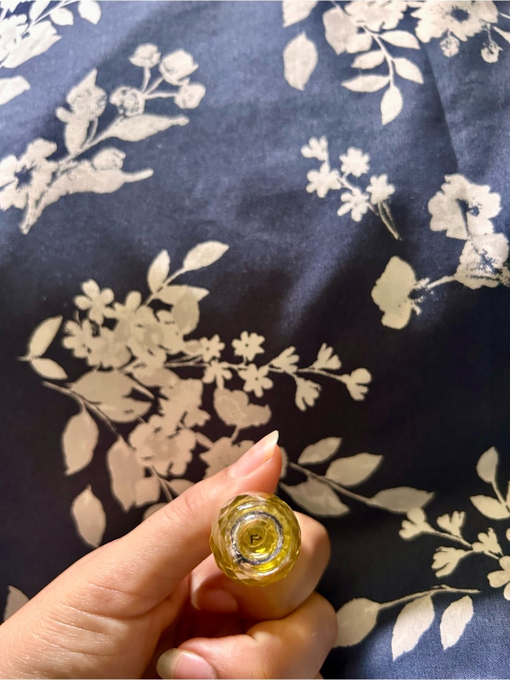 Jessica McClintock Jess Mini Perfume Bottle in Gold 🦋 - Picture 6 of 6